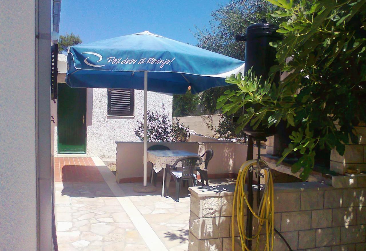 Apartments By The Sea Splitska, Brac - 2923 Postira Exterior foto