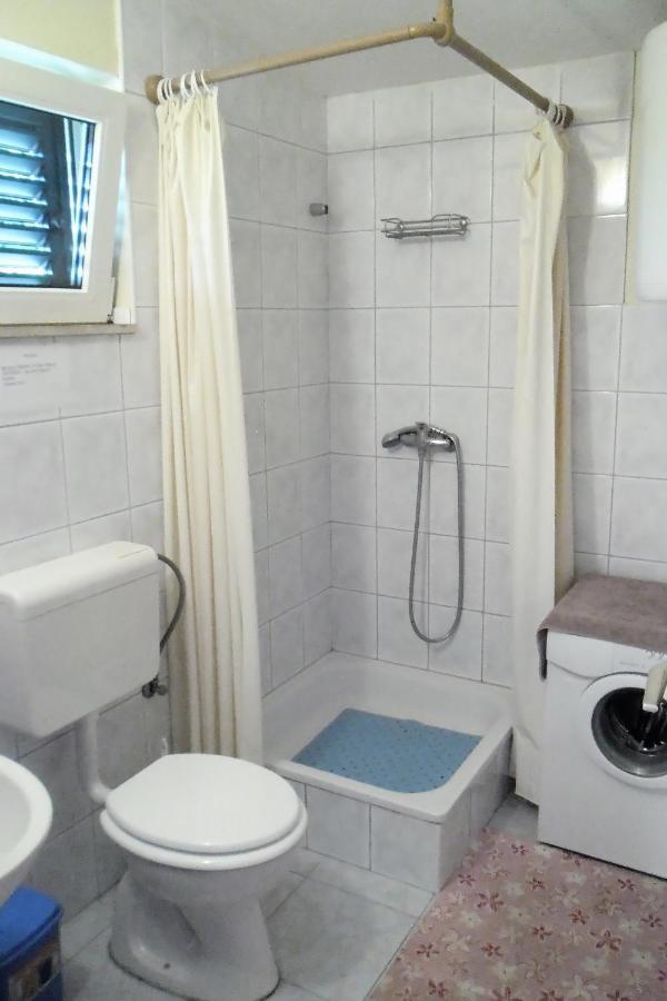 Apartments By The Sea Splitska, Brac - 2923 Postira Exterior foto
